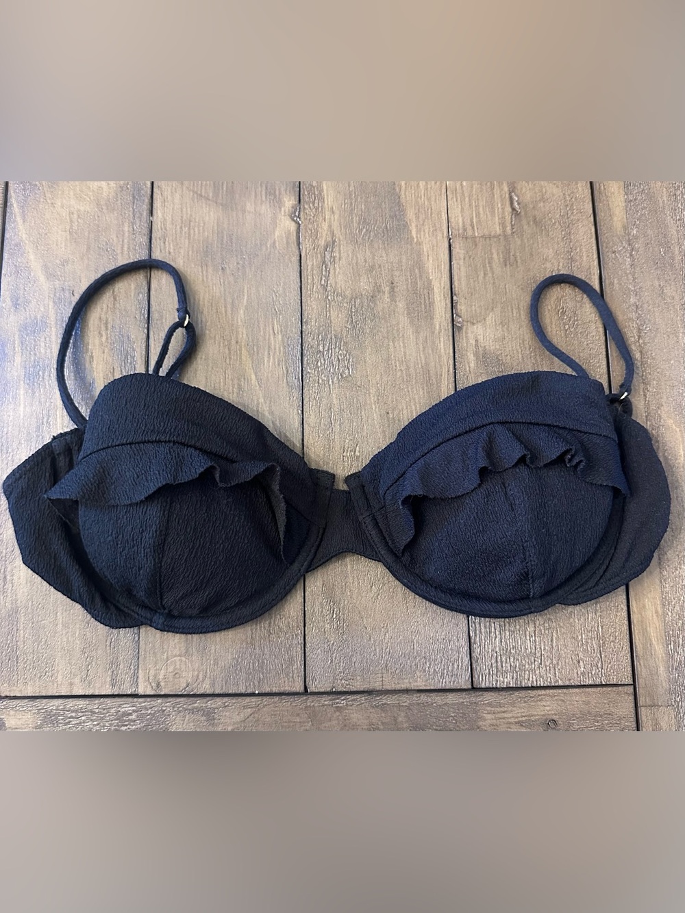 Vix Paula Hermanny
Firenze Luiza Black Ruffled Underwire Bikini Top NWOT Size D